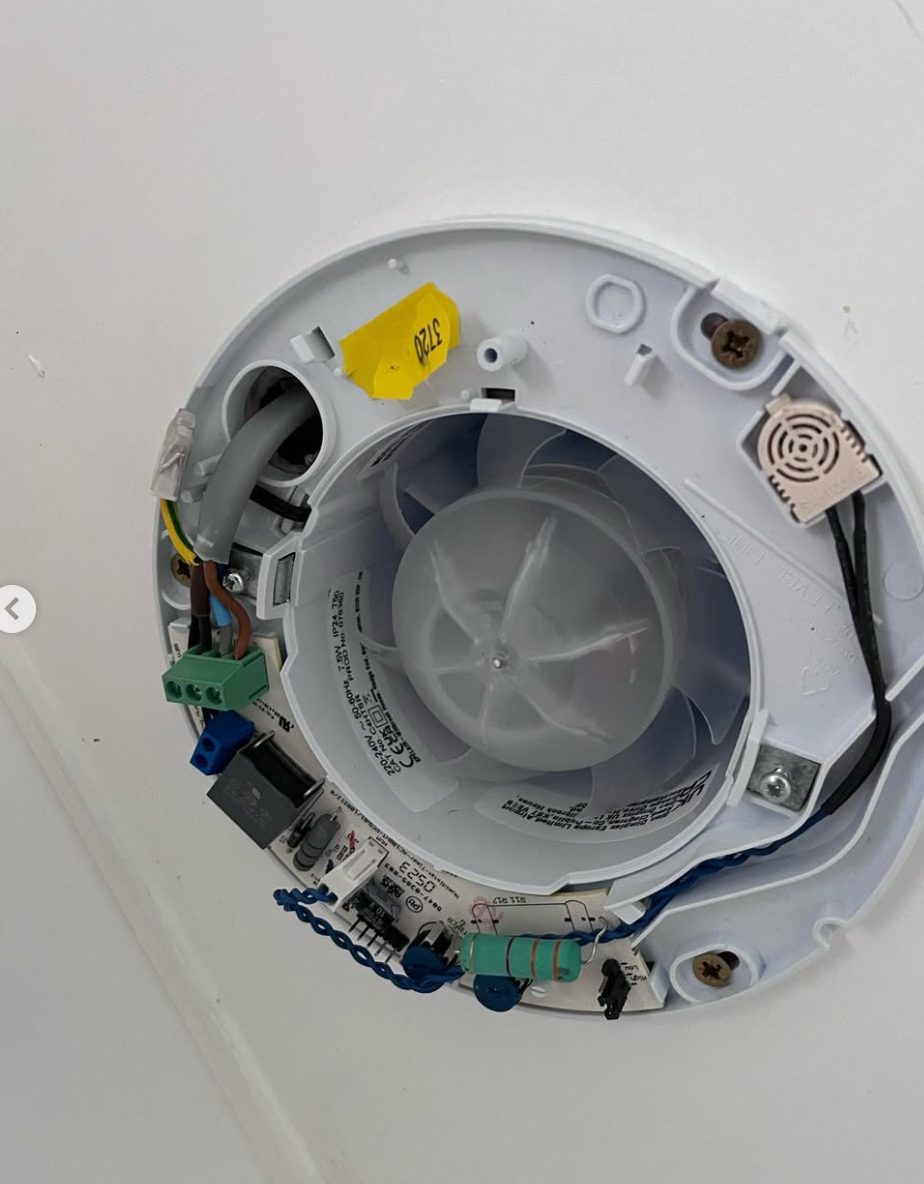 Extractor fan installation