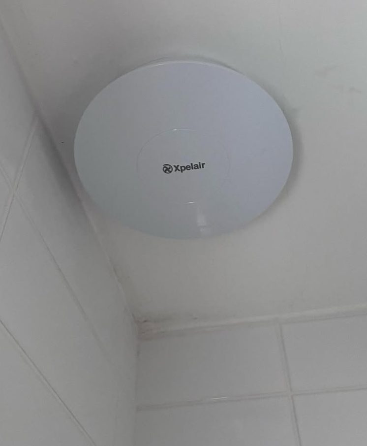 Extractor fan installation