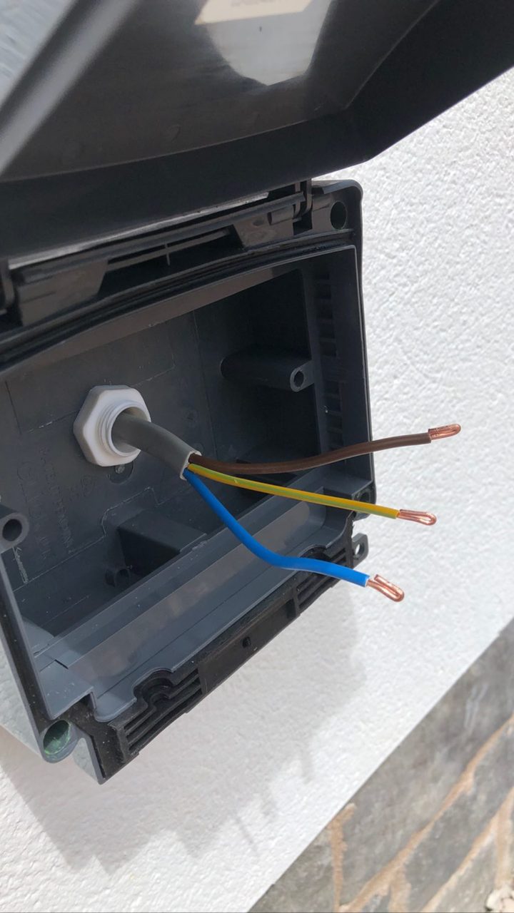 Outdoor sockets