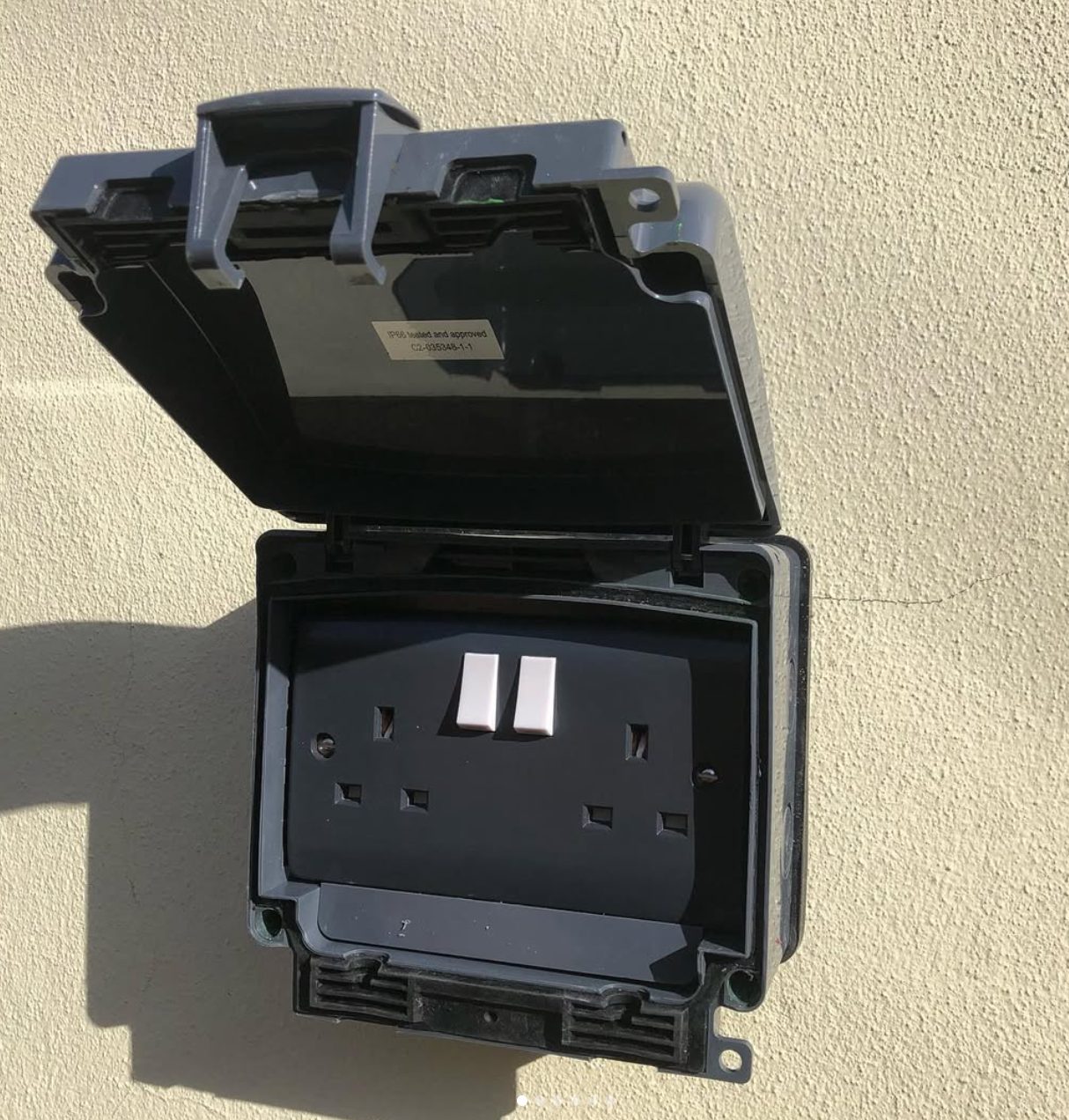 Outdoor sockets